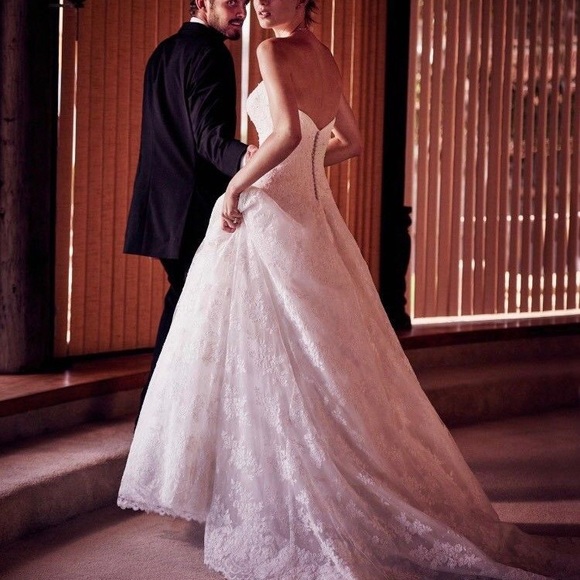 Wedding dress - Picture 1 of 8